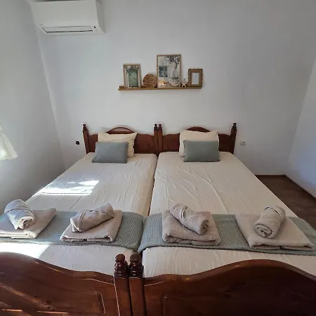 Azure Bay Family Villa, 50m From The Sea 빌라