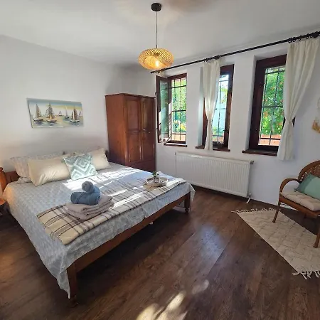 Azure Bay Family Villa, 50m From The Sea 빌라 Atiya